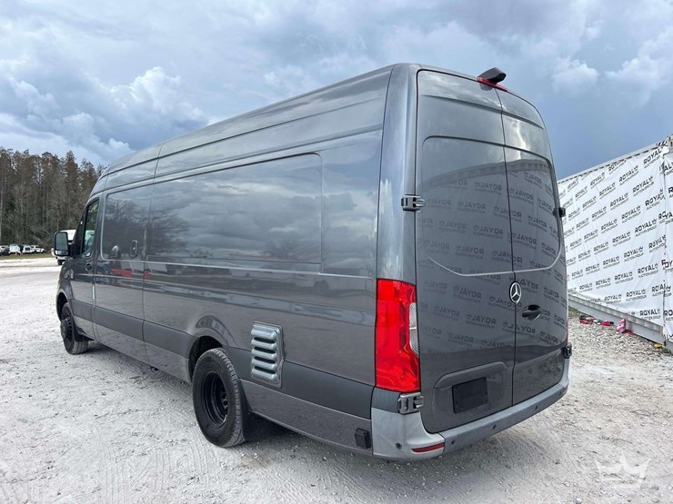 2021-mercedes-benz-sprinter-4500-image-4
