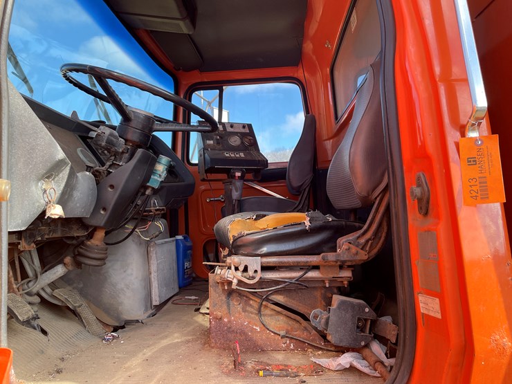 1986-ford-9000-image-24