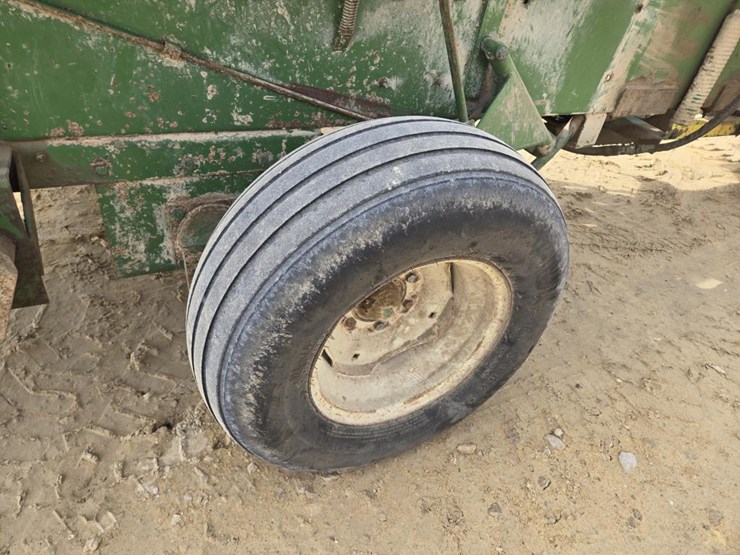 john-deere-336-image-5