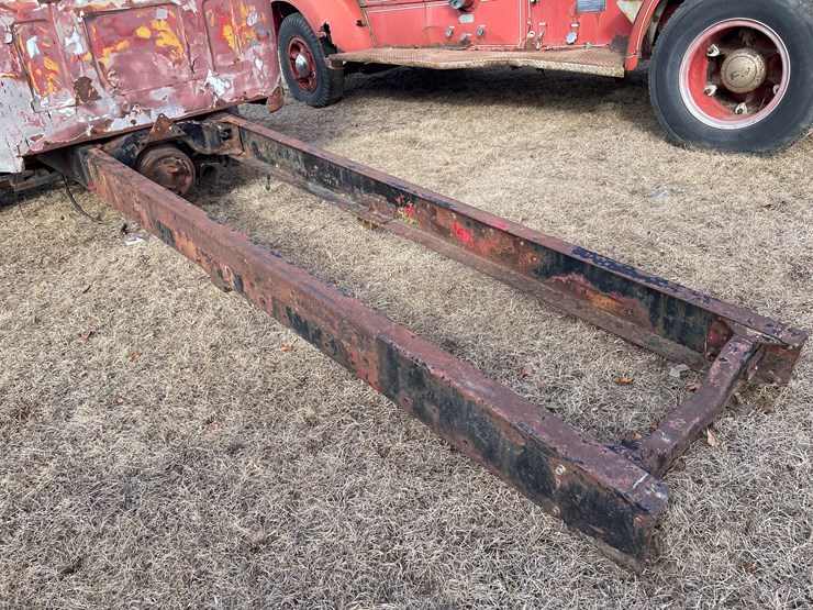 #4208-•-mack-truck-cab-and-chassis-frame-image-16