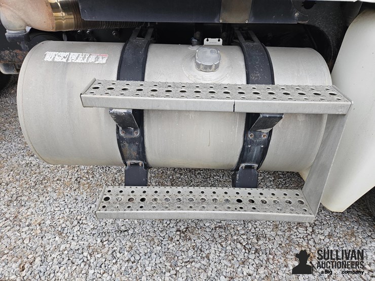 2003-freightliner-columbia-120-image-14