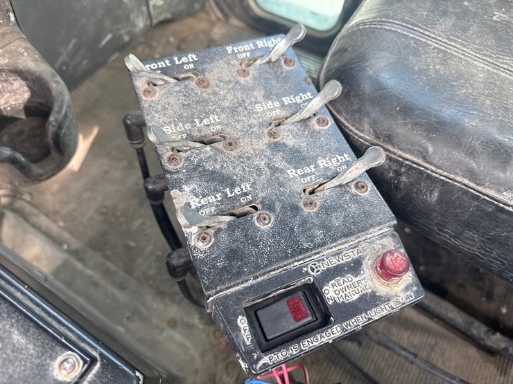 2006-peterbilt-357-image-22