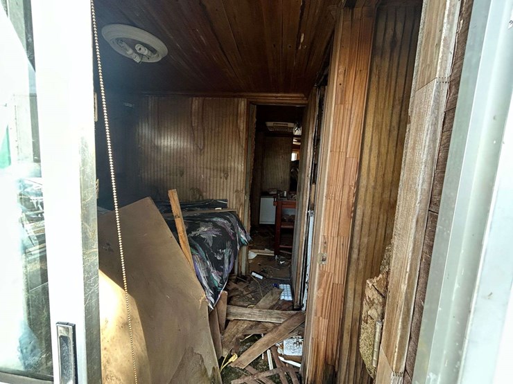 1982-14x46-summerset-aluminum-houseboat-image-23