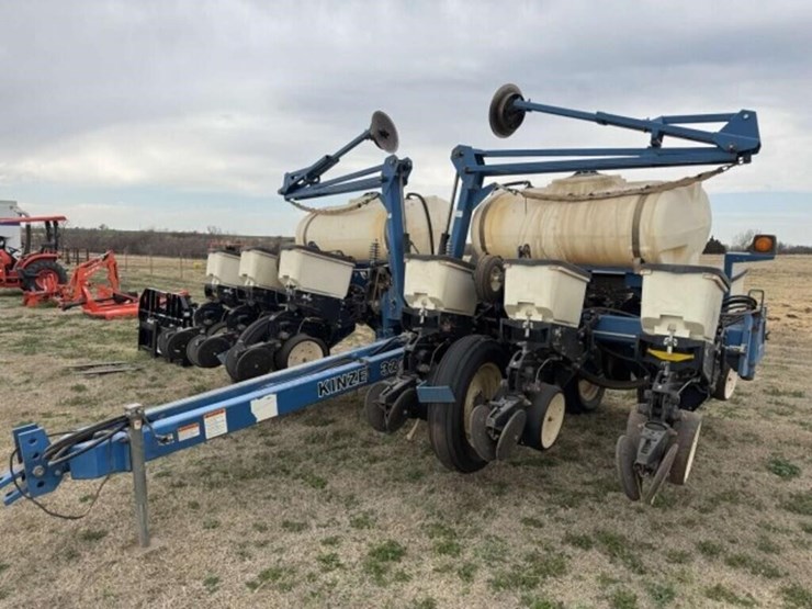 2009-kinze-3200-image-10