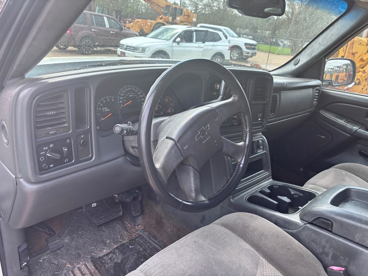 2005-chevrolet-2500hd-image-7