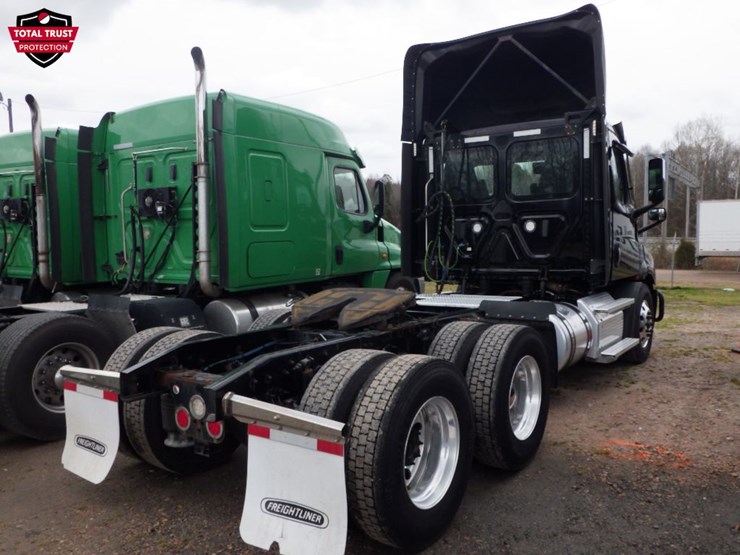 2021-freightliner-cascadia-116-image-7