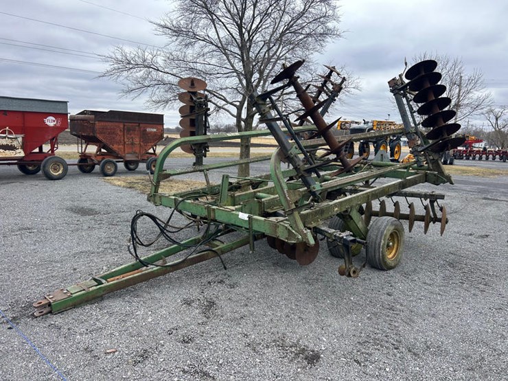 john-deere-230-image-1