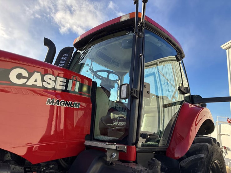 2011-case-ih-magnum-315-image-38