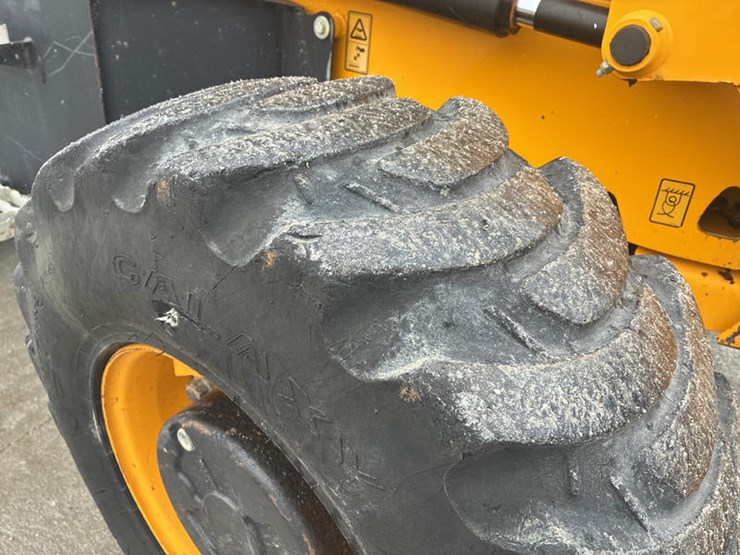2019-jcb-3cx-image-56