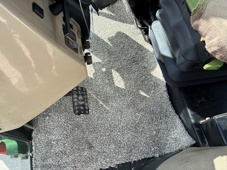 2009-john-deere-6115d-image-57