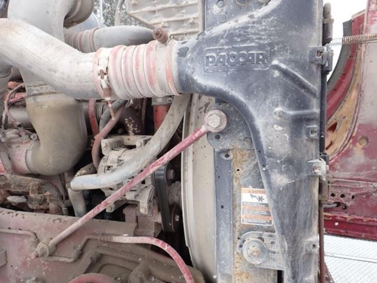 2011-peterbilt-365-image-100