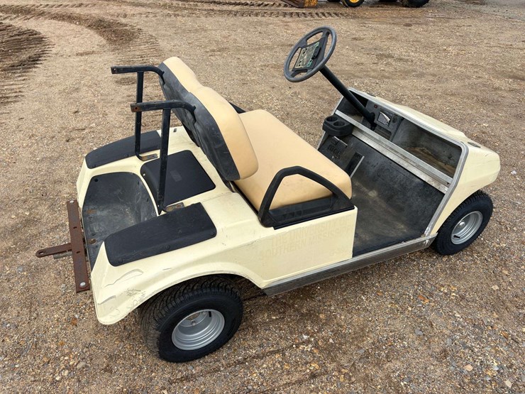 2002-ez-go-gas-powered-golf-cart-image-3