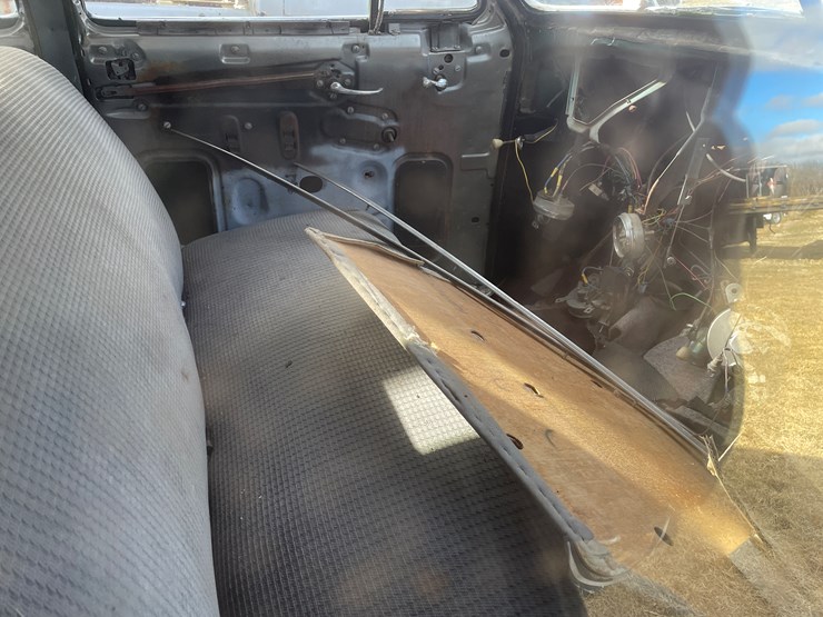 #4203-•-1947-buick-super-sedan,-(has-title)-image-16