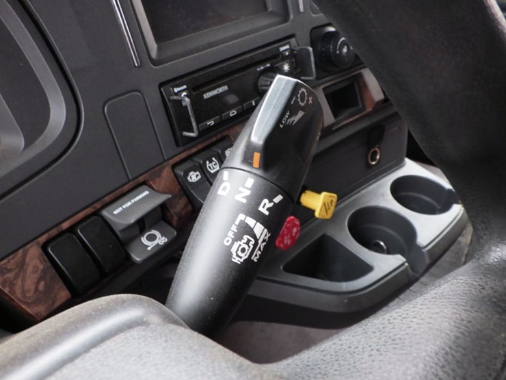 2022-kenworth-t680-image-27