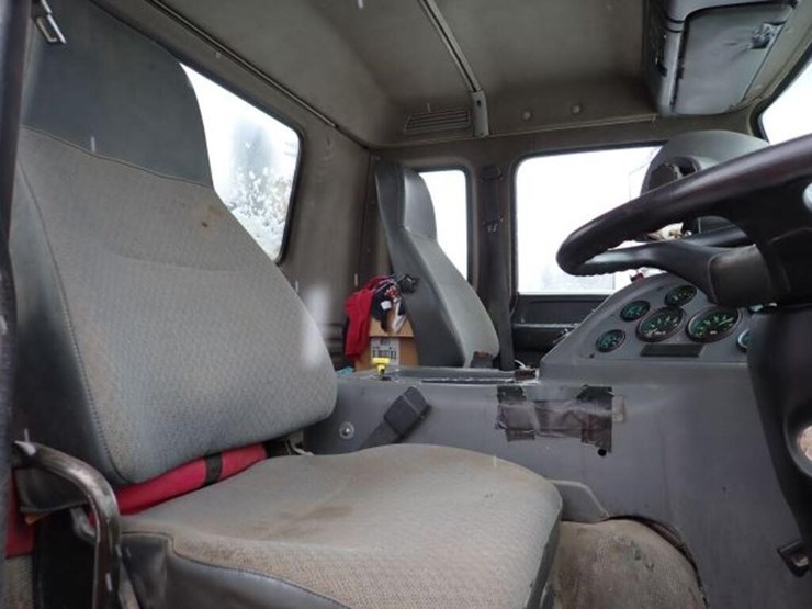 2002-gmc-7500-image-28