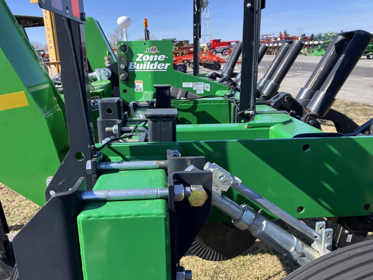 2021-unverferth-zonebuilder-132-image-12