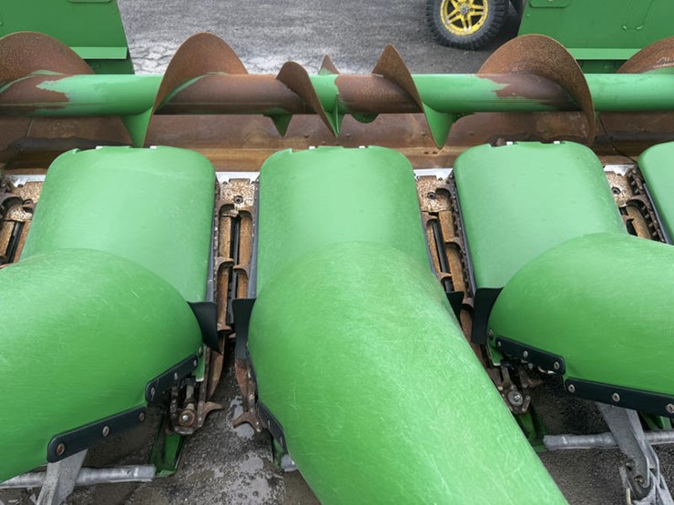 2013-john-deere-608c-image-11