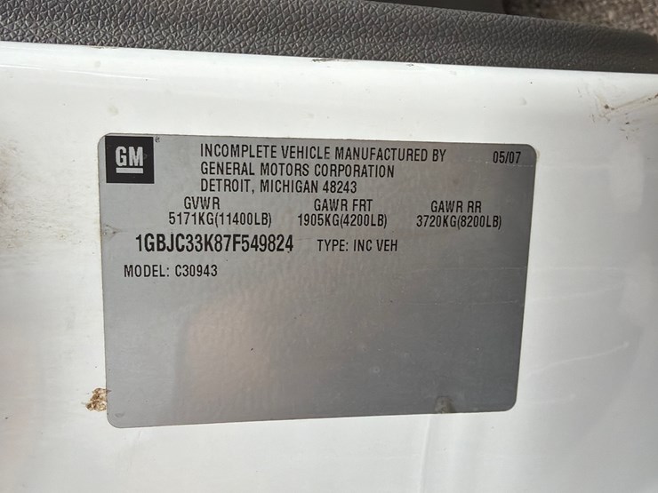 2011-chevrolet-3500-image-18