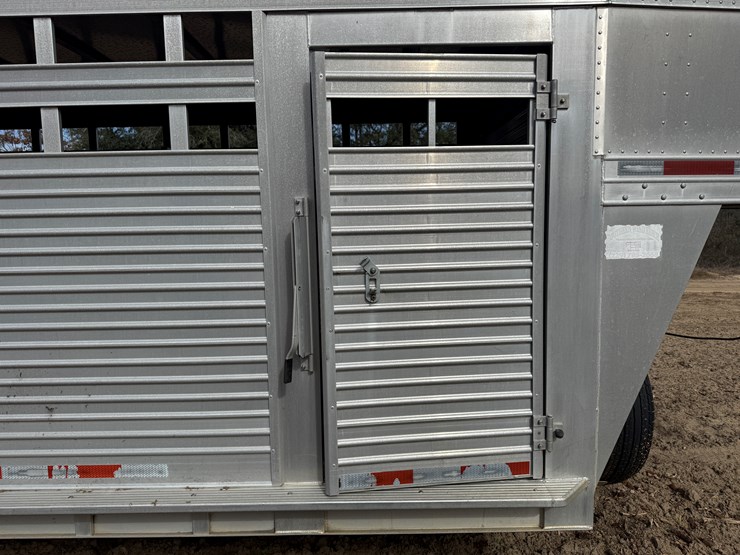 featherlite-24-ft-image-12