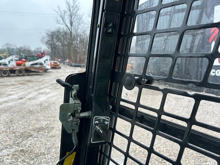 2023-bobcat-t450-image-26