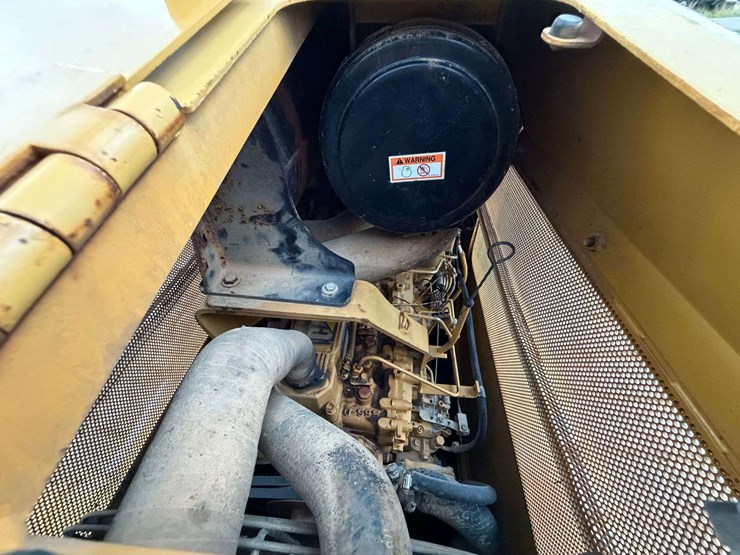 2007-caterpillar-d3g-lgp-image-32