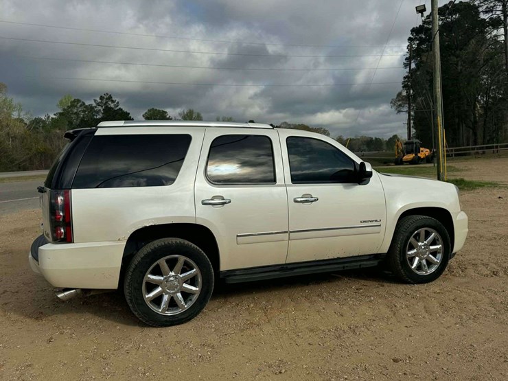 2010-gmc-yukon-denali-image-8