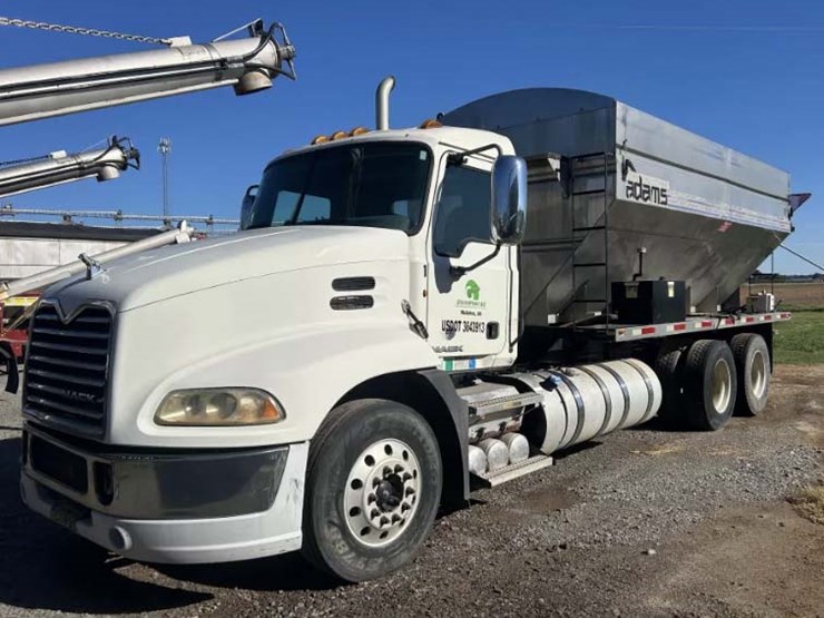 2012-mack-tender-truck-w/adams-rear-discharge-bed-auger-image-1