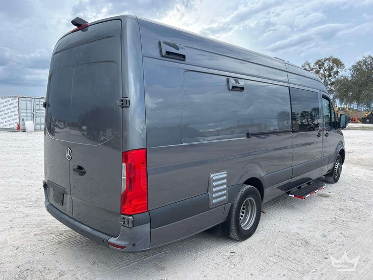 2021-mercedes-benz-sprinter-4500-image-3