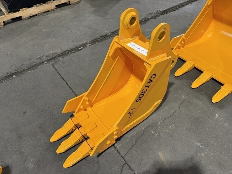 2026-caterpillar-305-image-2