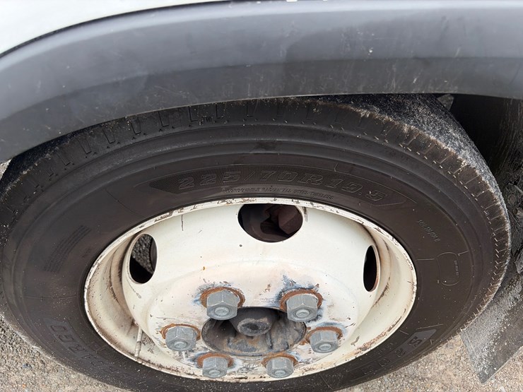 2008-gmc-5500-image-2