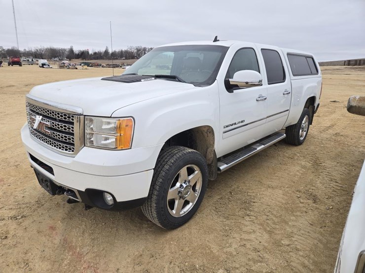 2013-gmc-sierra-2500-image-4