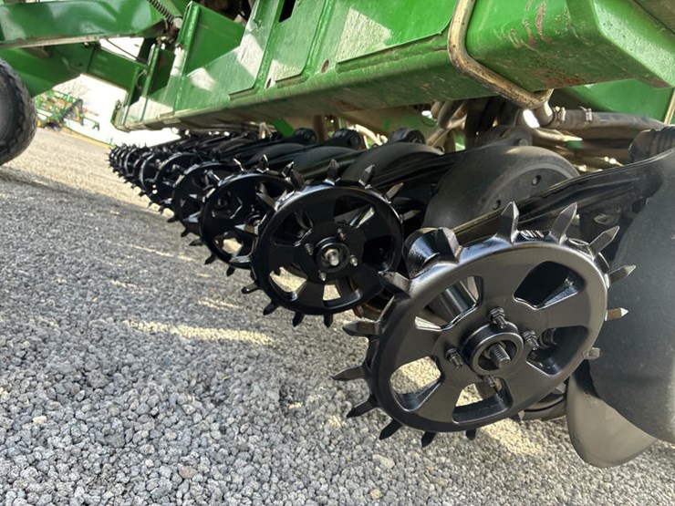 2005-john-deere-1690-image-31