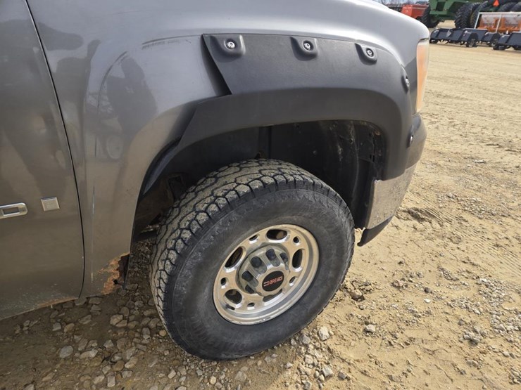 2008-gmc-sierra-2500-image-10