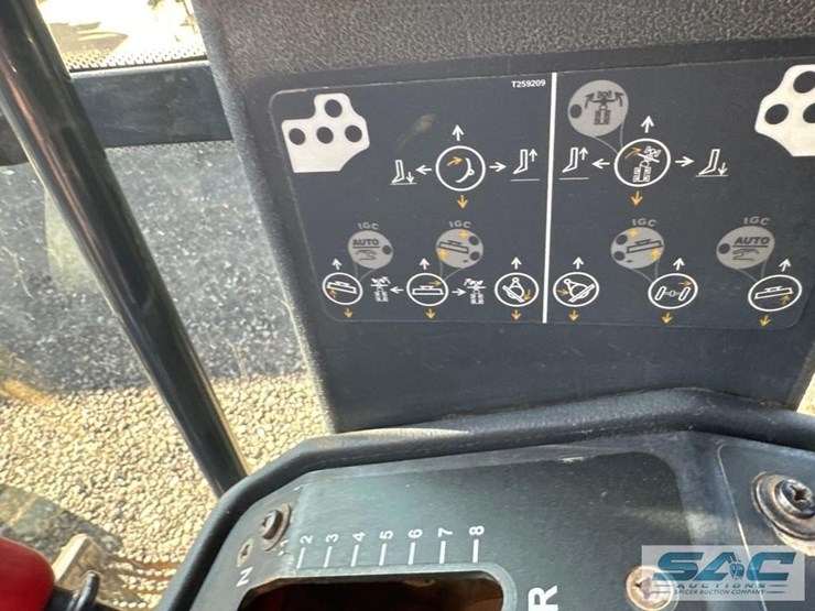 2011-deere-772g-image-28