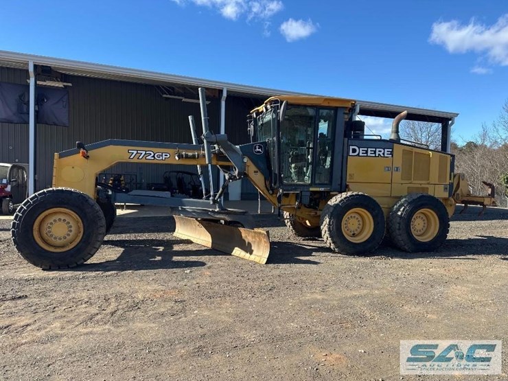 2011-deere-772g-image-7