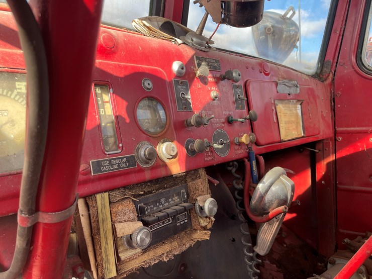 #4206-•-1951-mack-fire-truck-cab-and-chassis,-(no-title)-image-22