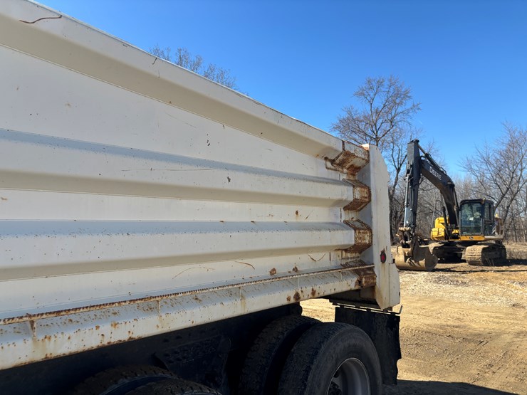 2009-peterbilt-340-image-48