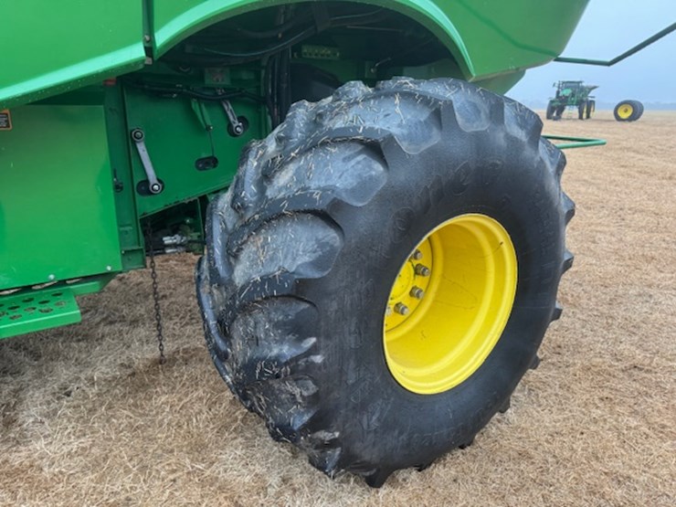 2014-john-deere-s680-image-31