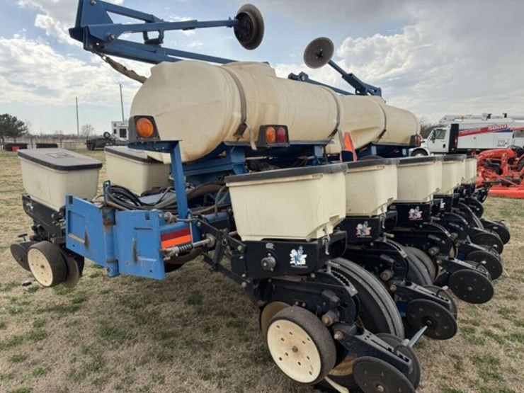 2009-kinze-3200-image-6