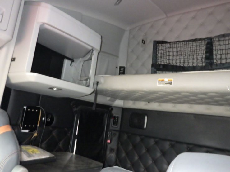 2022-kenworth-t680-image-29