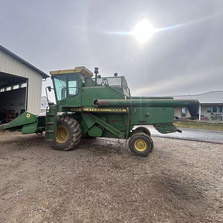 JOHN DEERE 4440