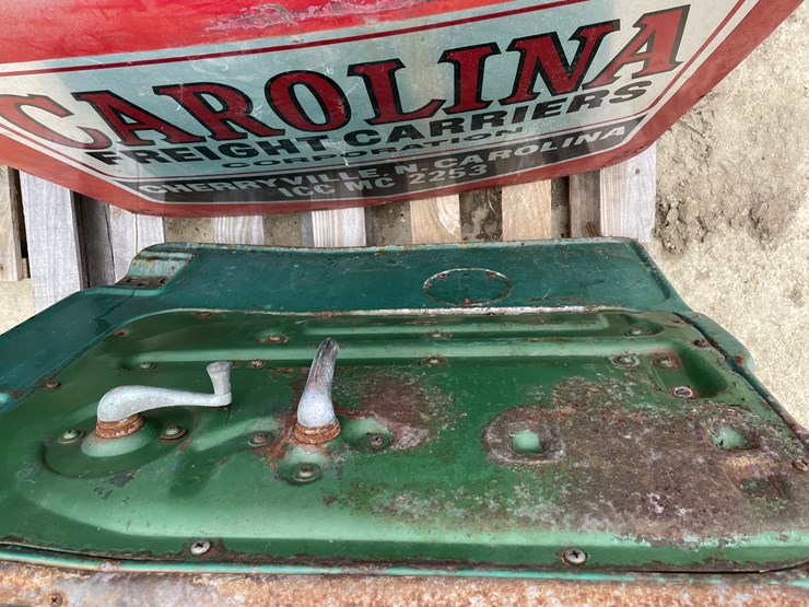 #4405-•-pair-of-mack-b-model-vintage-truck-doors-image-7