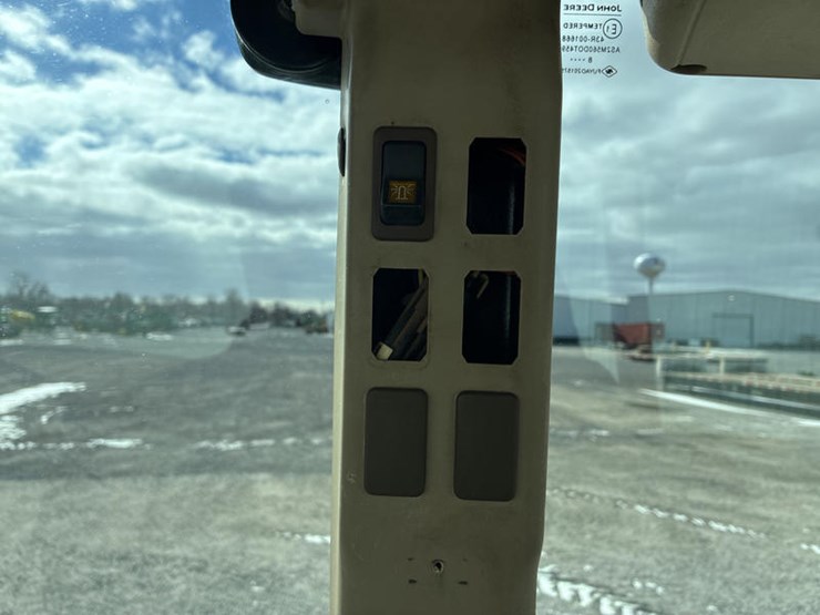 2009-john-deere-6115d-image-62