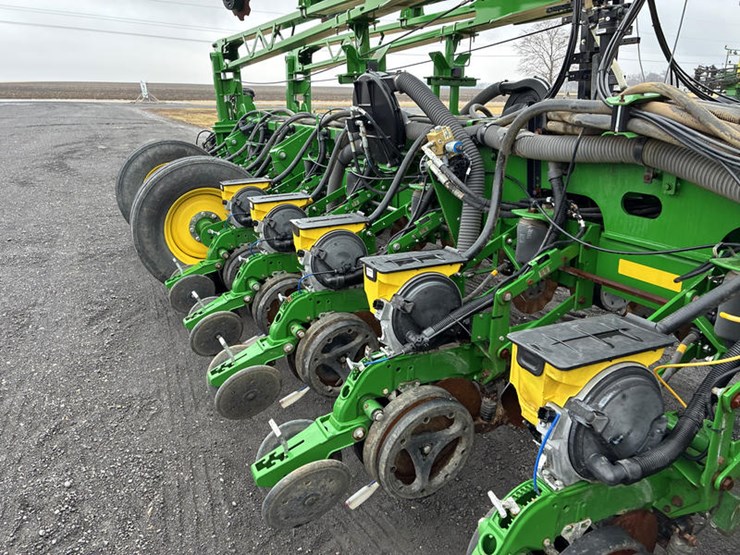 2019-john-deere-1775-image-95