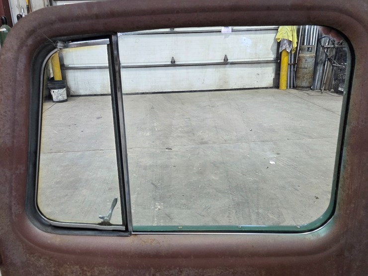 #4272-•-l-model-mack-drivers-side-door-image-3