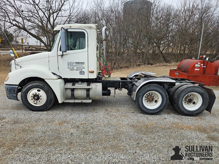 2003-freightliner-columbia-120-image-8