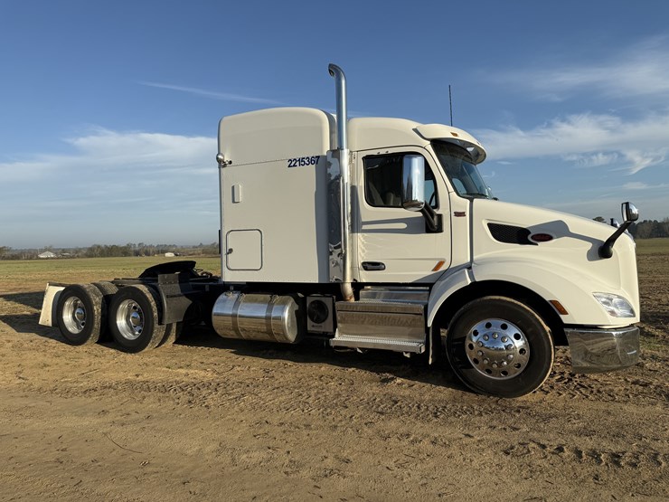2019-peterbilt-579-image-2