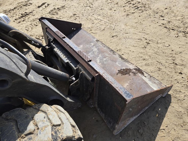 new-holland-l220-image-14