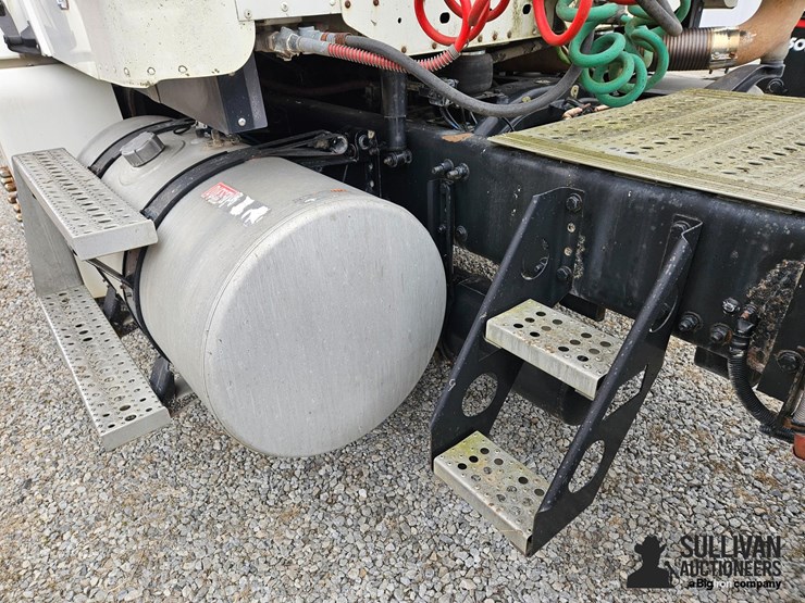 2003-freightliner-columbia-120-image-19