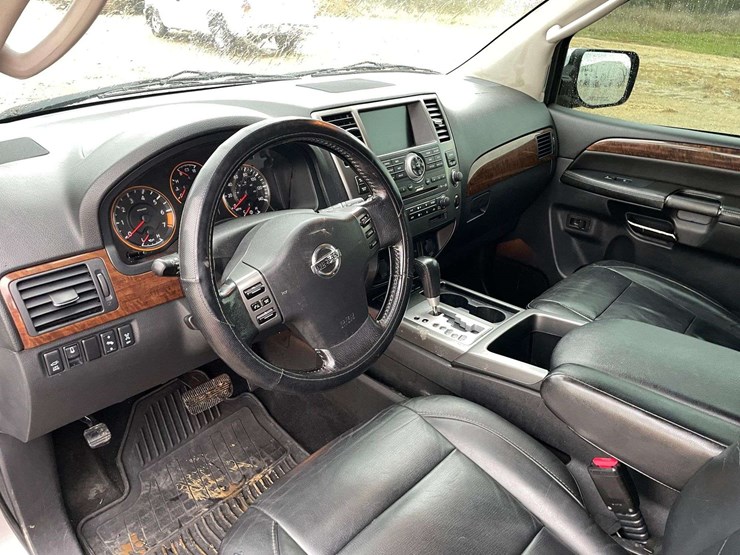 2012-nissan-armada-image-11